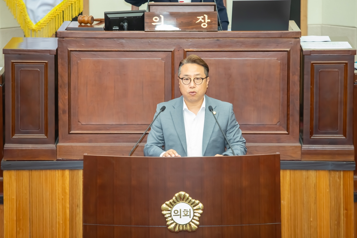 20240522-021[_P7U2745-제276회 임시회 제2차 본회의시 김민성 산업건설위원회 간사 상임위원회 조례안 심사활동.jpg