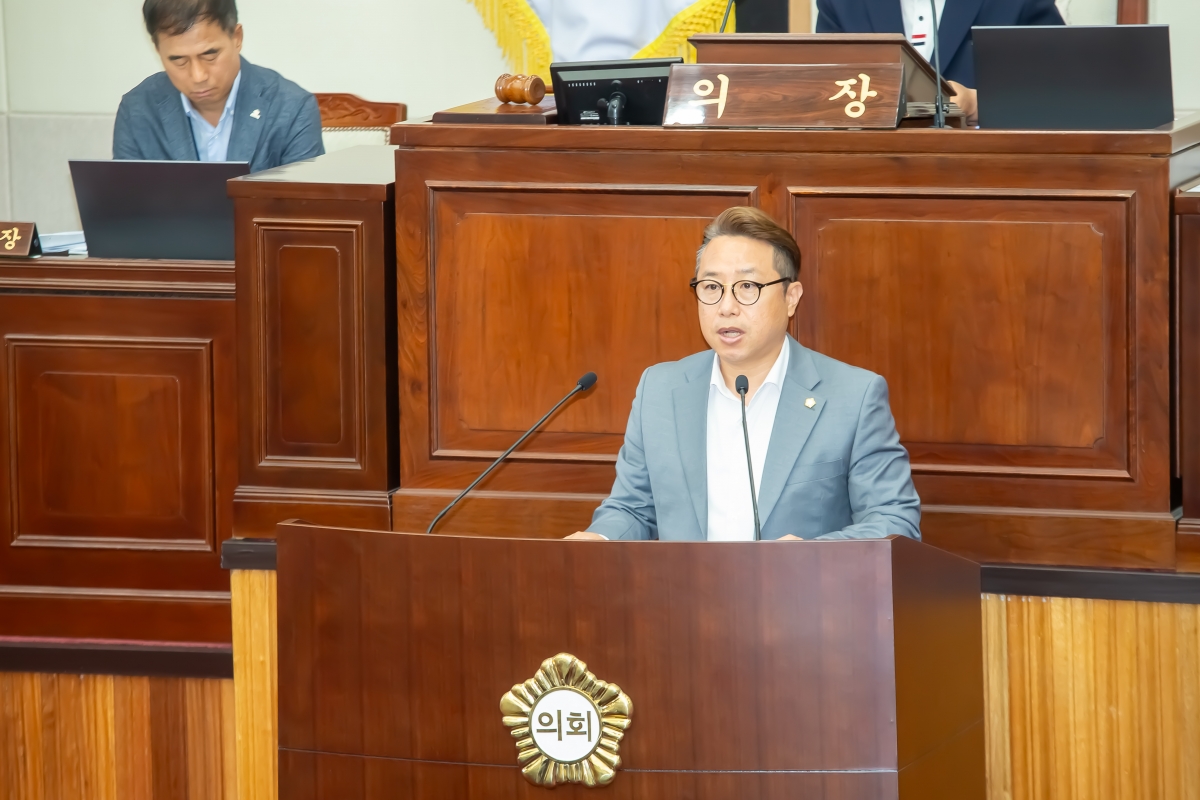 20240522-023[_P7U2751-제276회 임시회 제2차 본회의시 김민성 산업건설위원회 간사 상임위원회 조례안 심사활동.jpg