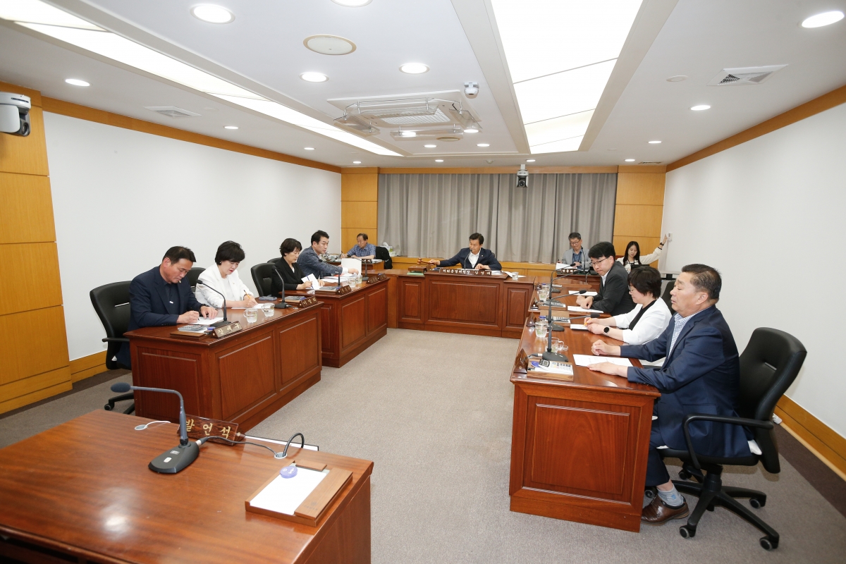 20240522-084[_P7U2859-1-폐회중 의회운영위원회 활동.jpg