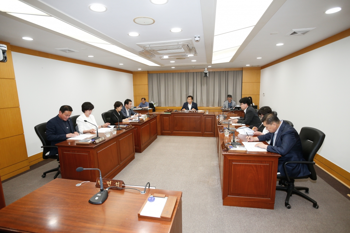 20240522-080[_P7U2845-1-폐회중 의회운영위원회 활동.jpg