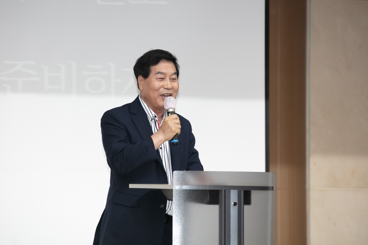 20240527-066[IMG_2065-원남새마을금고 여성대학 제8기 특별수업 태영호 부부 초청 북한의 실상 및 인권 안보강의.jpg