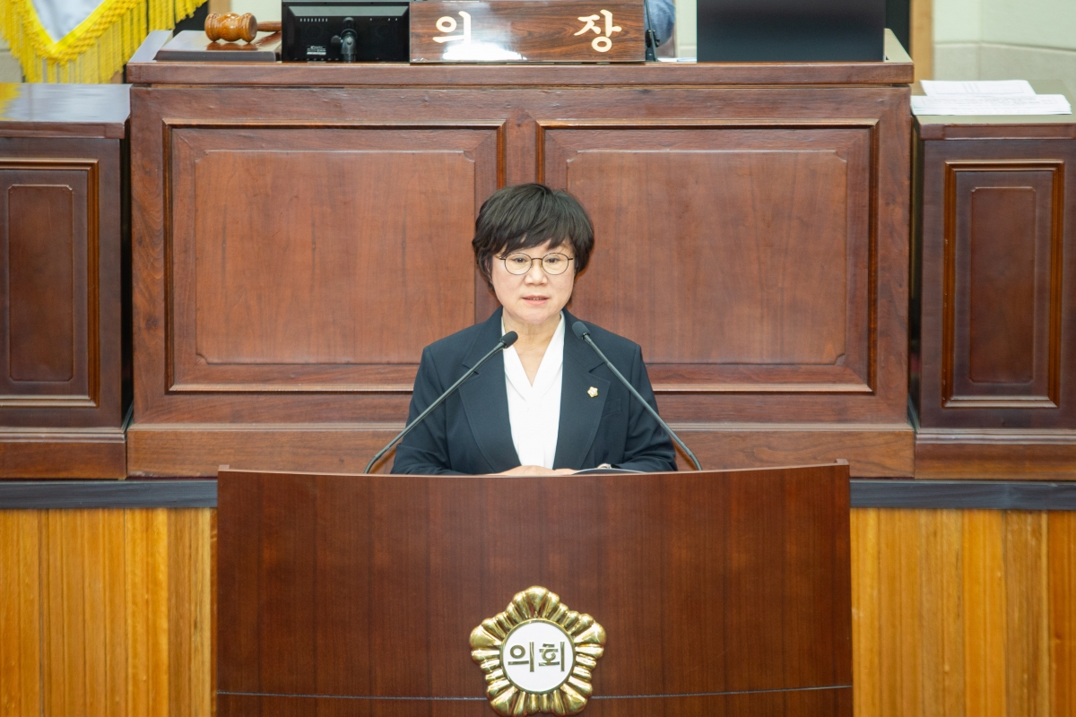 20240603-046[_P7U4258-제277회 제1차 정례회 제1차 본희의시 예산결산특별위원장에 호선된 이정희 의원 당선인사.jpg