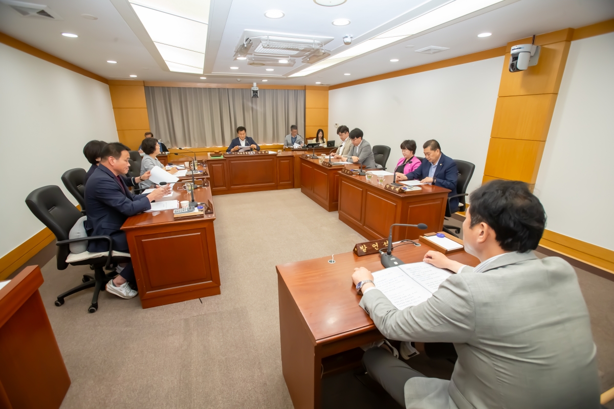 20240604-008[_P7U4294-제277회 제1차 정례회 의회운영위원회 조례안 심사활동.jpg