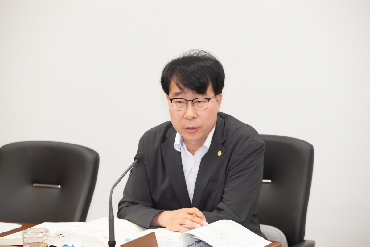 20240605-002[_P7U4485-제277회 제1차 정례회 의회운영위원회 소관 2023회계연도 세입·세출 결산승인안 예비심사 활동.jpg