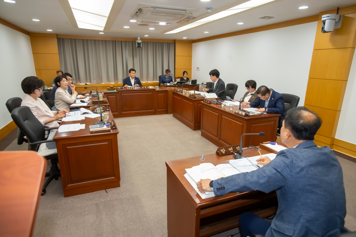 20240605-004[_P7U4494-제277회 제1차 정례회 의회운영위원회 소관 2023회계연도 세입·세출 결산승인안 예비심사 활동.jpg