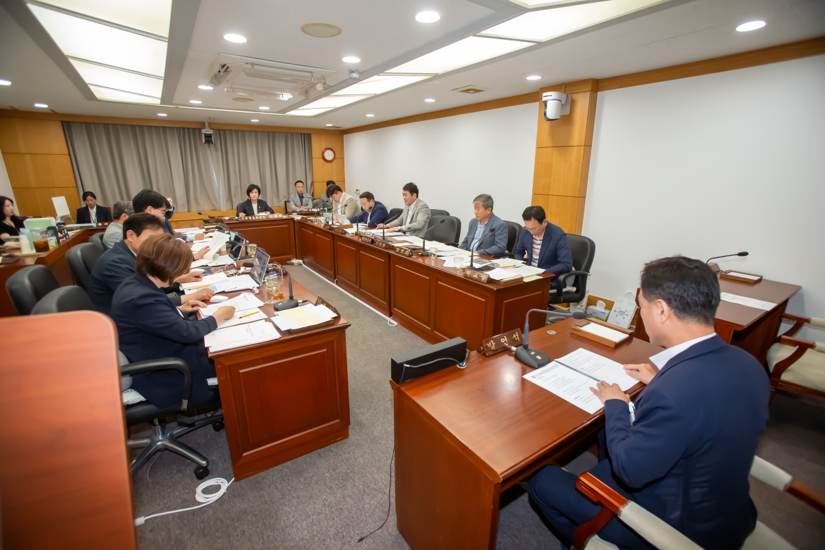 20240604-030[_P7U4395-제277회 제1차 정례회 기획행정위원회 조례안 심사활동.jpg
