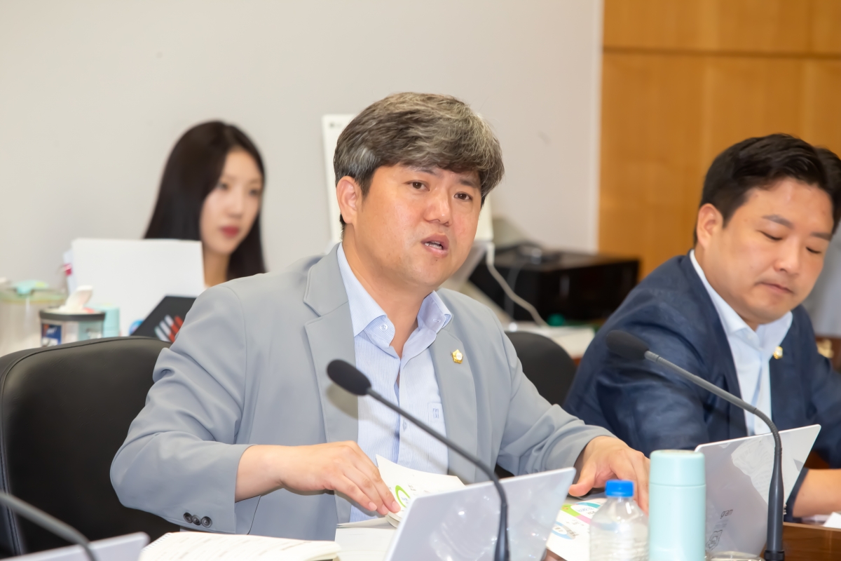 20240605-018[_P7U4582-제277회 제1차 정례회 기획행정위원회 소관 2023회계연도 세입·세출 결산승인안 예비심사 활동.jpg