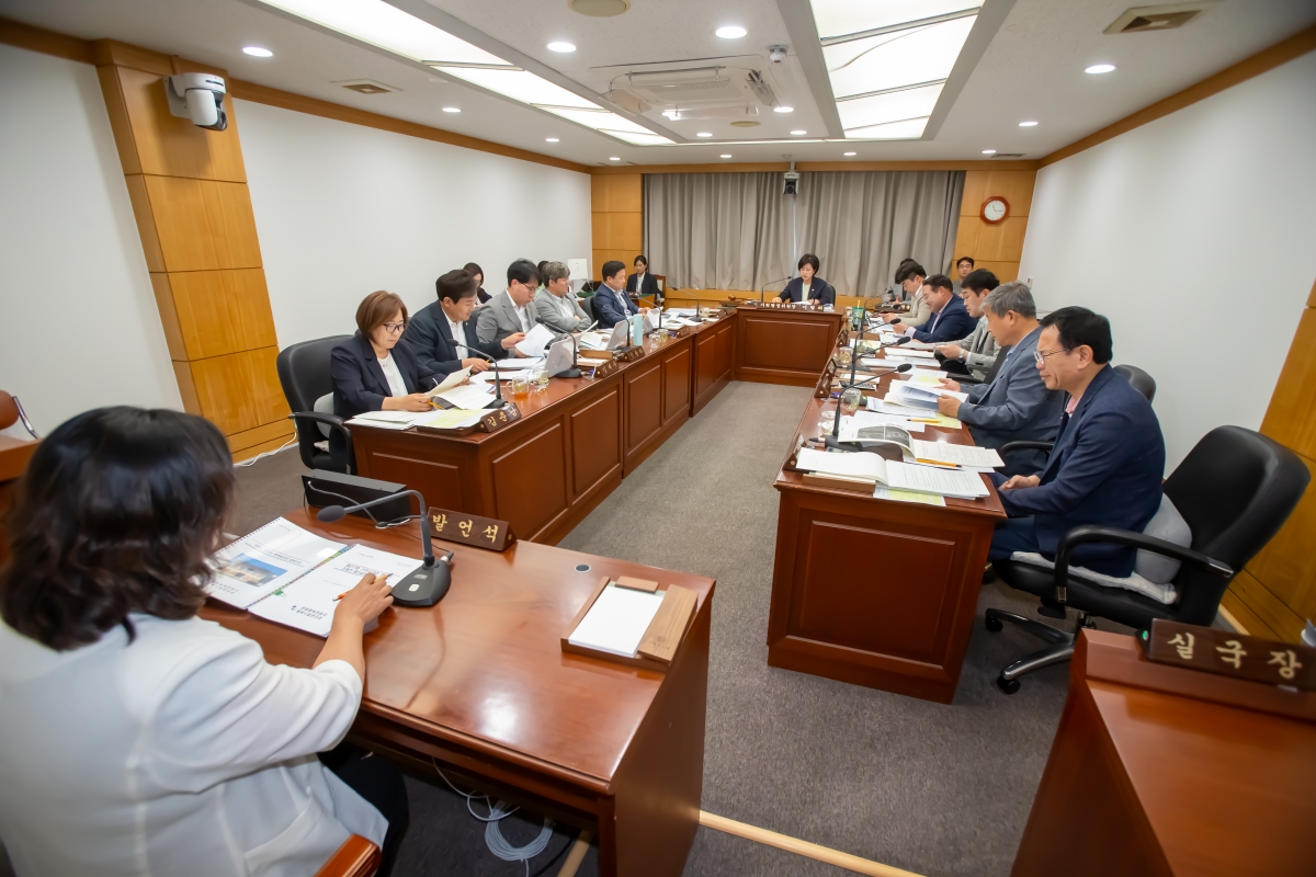 20240604-031[_P7U4400-제277회 제1차 정례회 기획행정위원회 조례안 심사활동.jpg