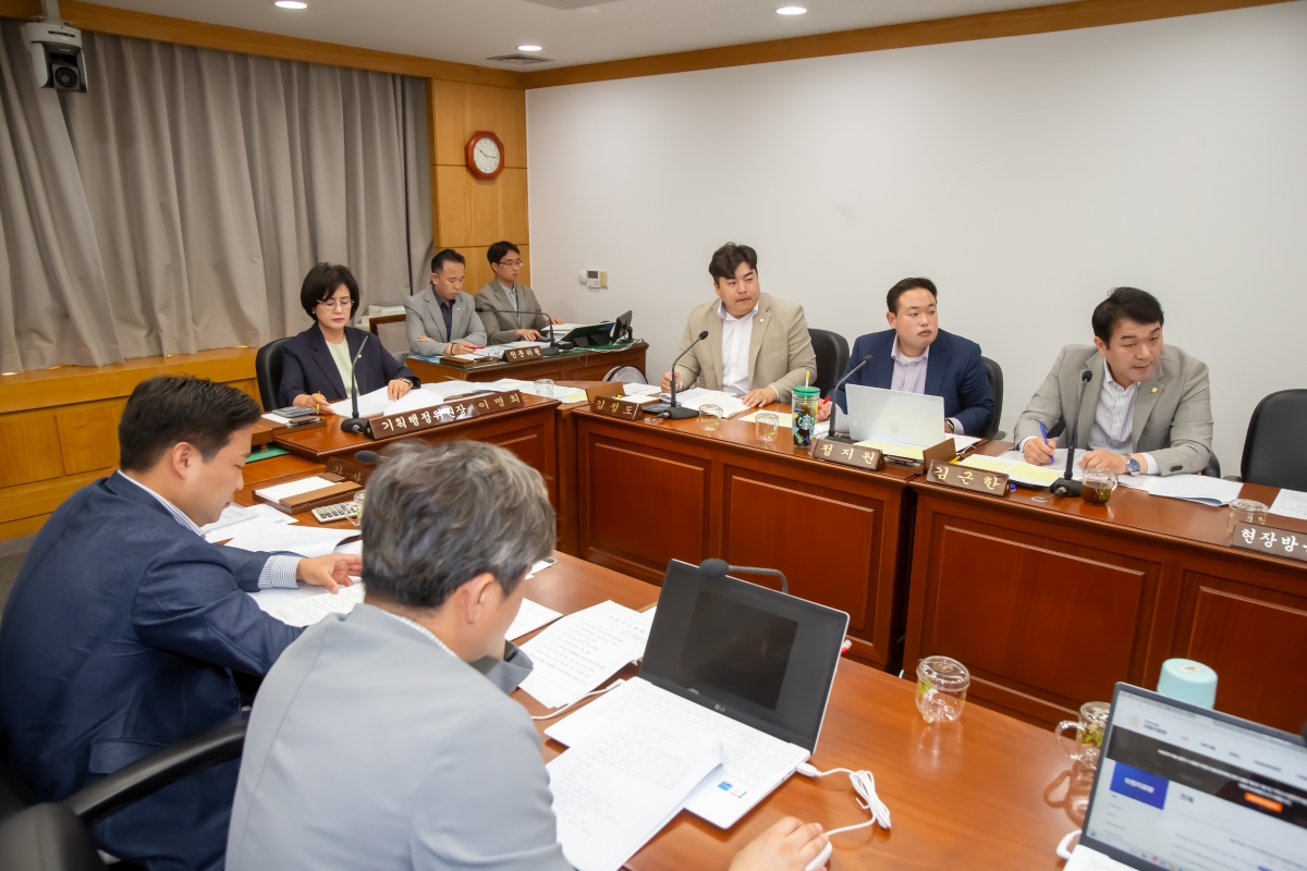 20240604-016[_P7U4342-제277회 제1차 정례회 기획행정위원회 조례안 심사활동.jpg