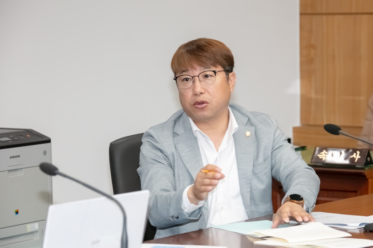20240604-055[IMG_2222-제277회 제1차 정례회 산업건설위원회 조례안 심사활동.jpg