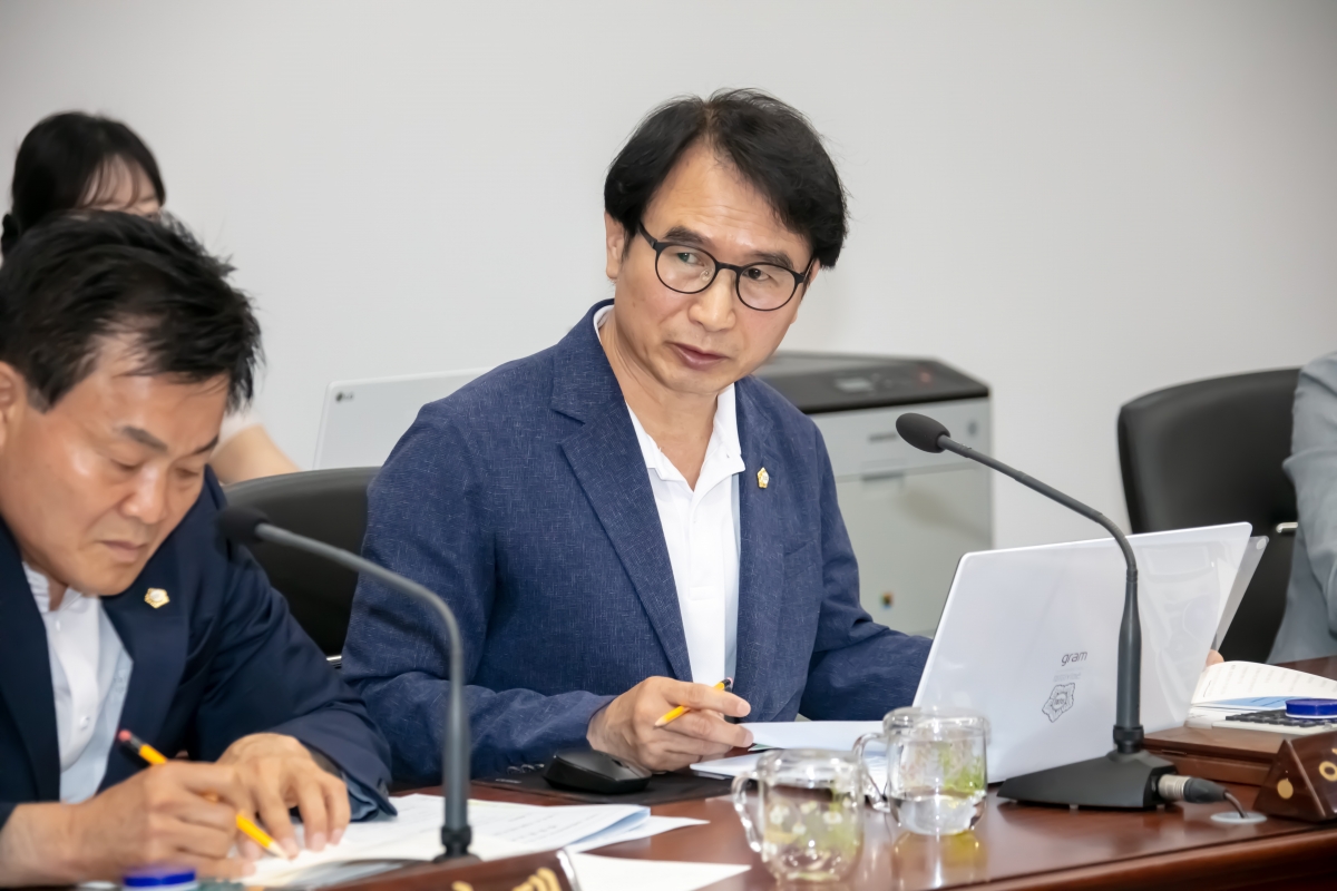 20240604-058[IMG_2247-제277회 제1차 정례회 산업건설위원회 조례안 심사활동.jpg