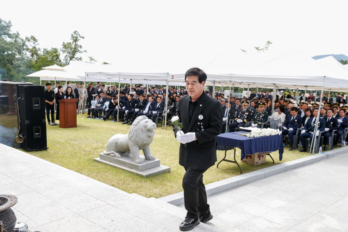 20240606-019[_P7U4639-1-제69회 현충일 충혼탑 추념.jpg