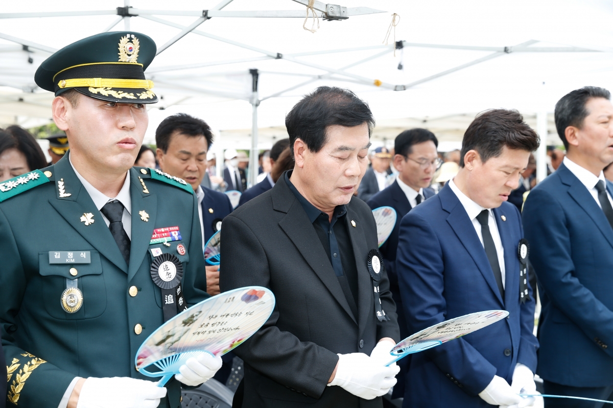 20240606-051[_P7U4703-1-제69회 현충일 충혼탑 추념.jpg