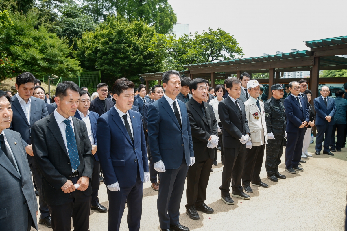 20240606-095[_P7U4795-1-제68회 현충일 박정희대통령 생가 추념.jpg