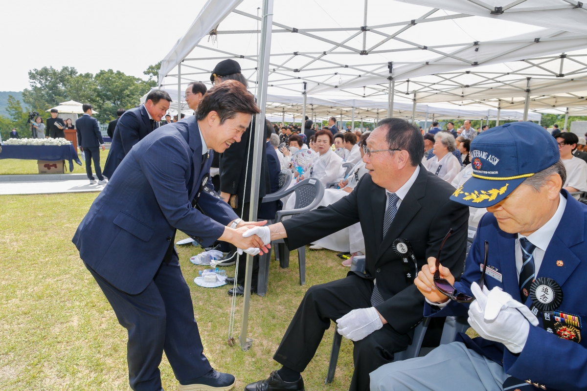20240606-011[_P7U4623-1-제69회 현충일 충혼탑 추념.jpg