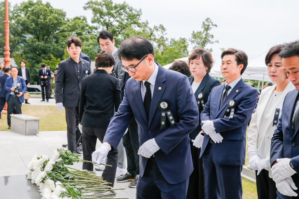 20240606-043[_P7U4685-1-제69회 현충일 충혼탑 추념.jpg