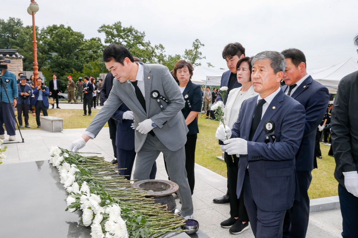 20240606-037[_P7U4675-1-제69회 현충일 충혼탑 추념.jpg