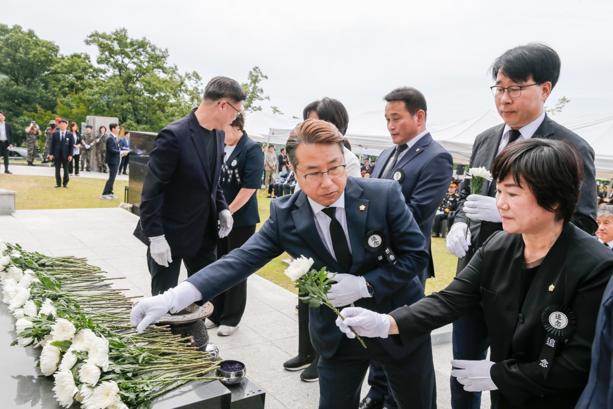 20240606-033[_P7U4670-1-제69회 현충일 충혼탑 추념.jpg
