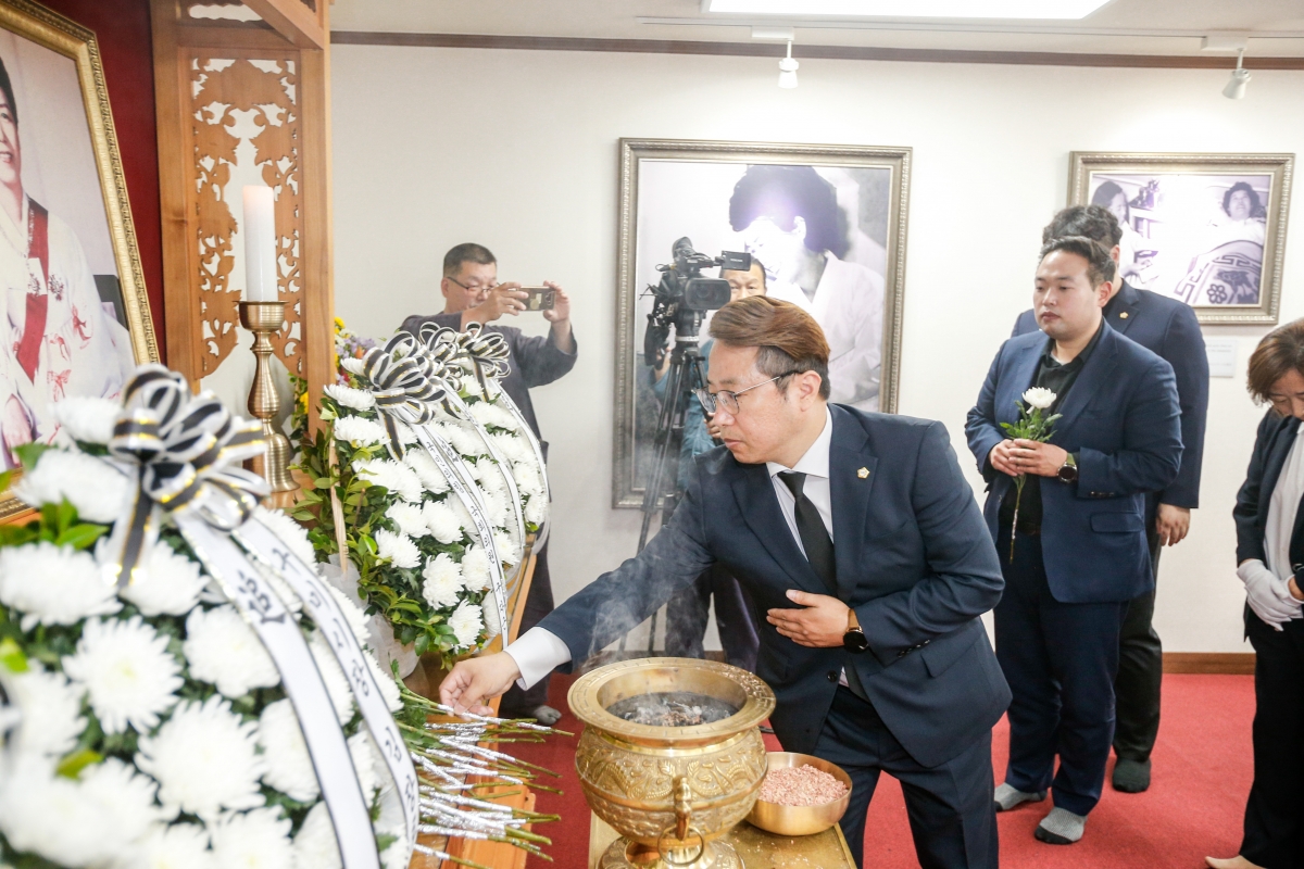 20240606-090[_P7U4783-1-제68회 현충일 박정희대통령 생가 추념.jpg