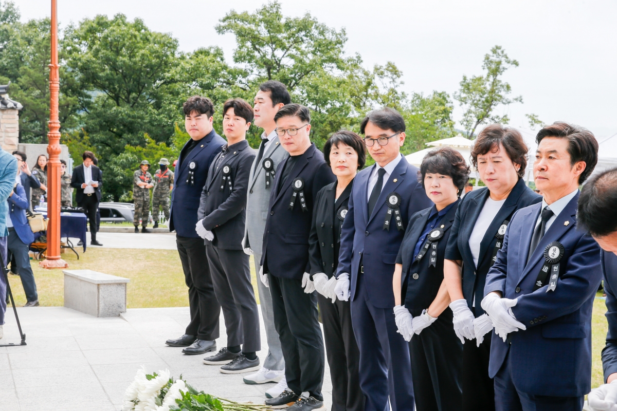 20240606-046[_P7U4693-1-제69회 현충일 충혼탑 추념.jpg