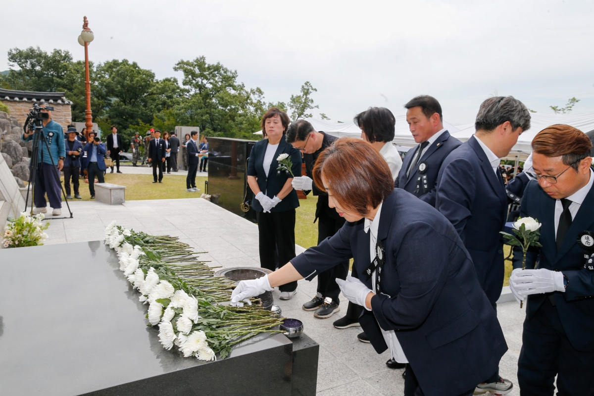 20240606-031[_P7U4666-1-제69회 현충일 충혼탑 추념.jpg