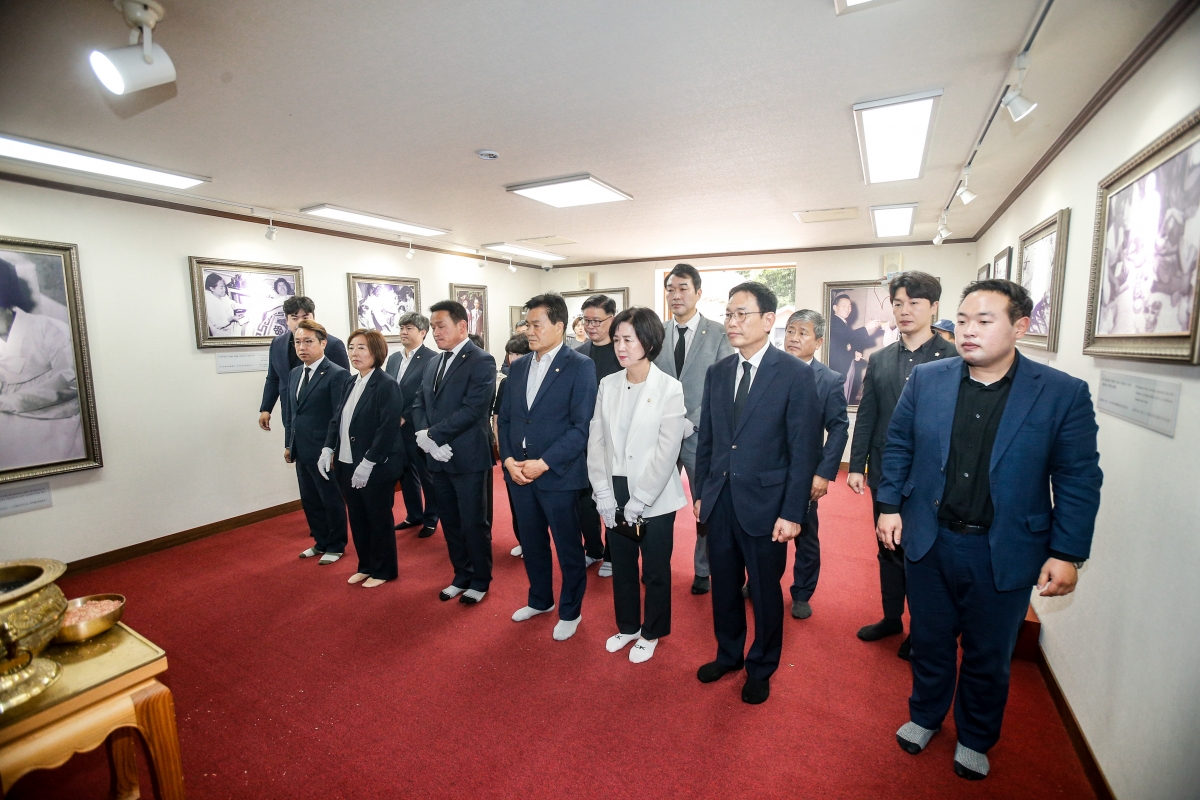 20240606-093[_P7U4790-1-제68회 현충일 박정희대통령 생가 추념.jpg