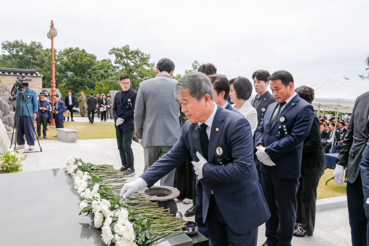 20240606-038[_P7U4677-1-제69회 현충일 충혼탑 추념.jpg