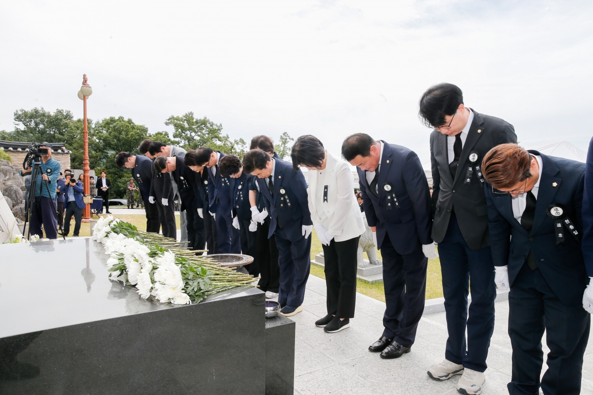 20240606-049[_P7U4696-1-제69회 현충일 충혼탑 추념.jpg