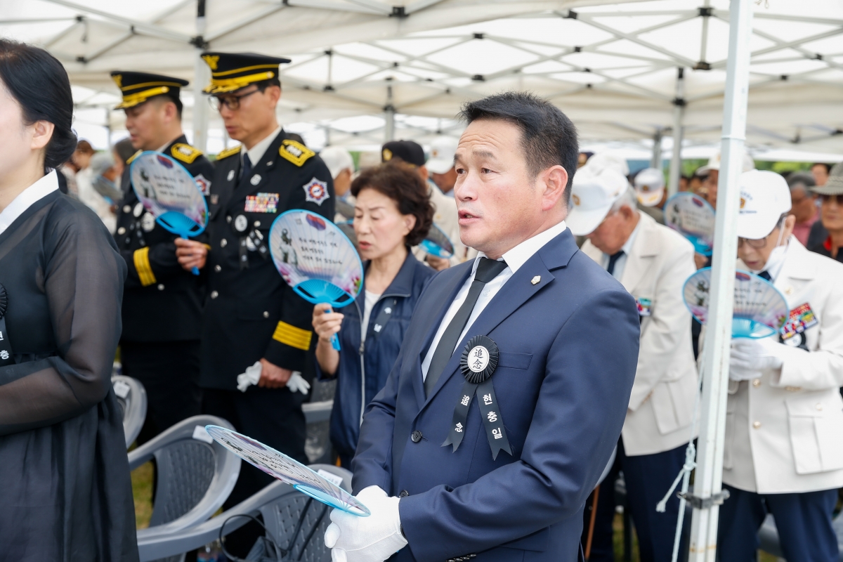 20240606-052[_P7U4706-1-제69회 현충일 충혼탑 추념.jpg