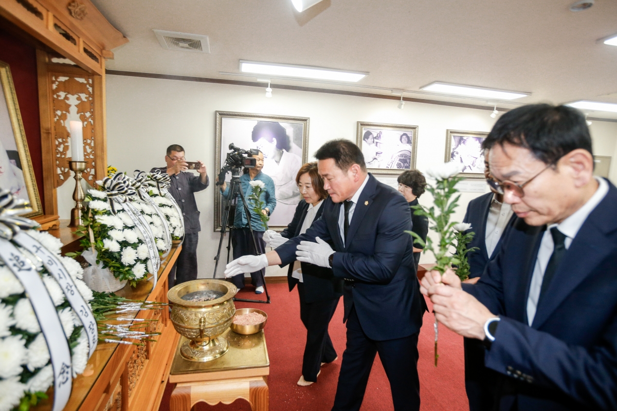20240606-082[_P7U4770-1-제68회 현충일 박정희대통령 생가 추념.jpg