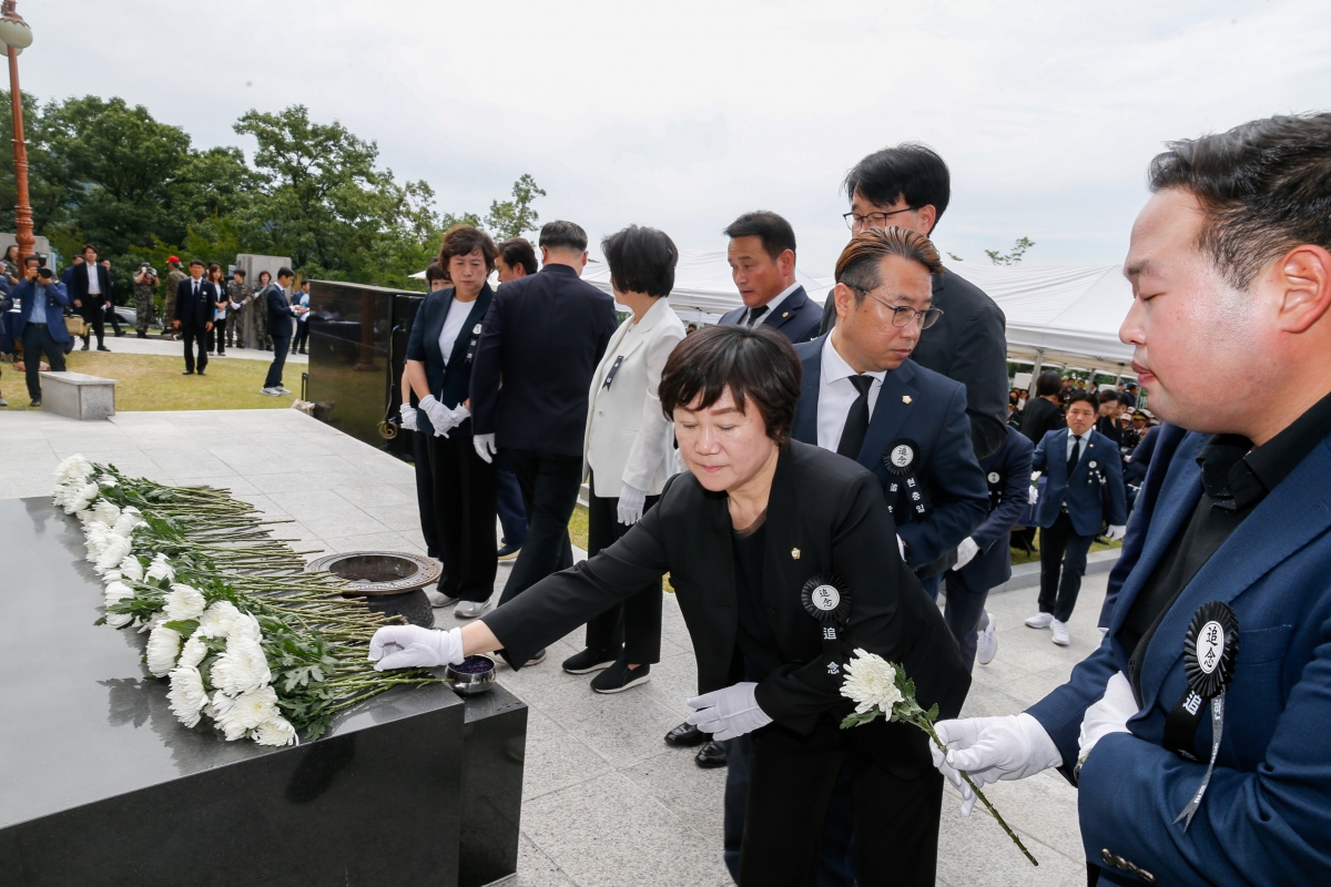 20240606-034[_P7U4671-1-제69회 현충일 충혼탑 추념.jpg