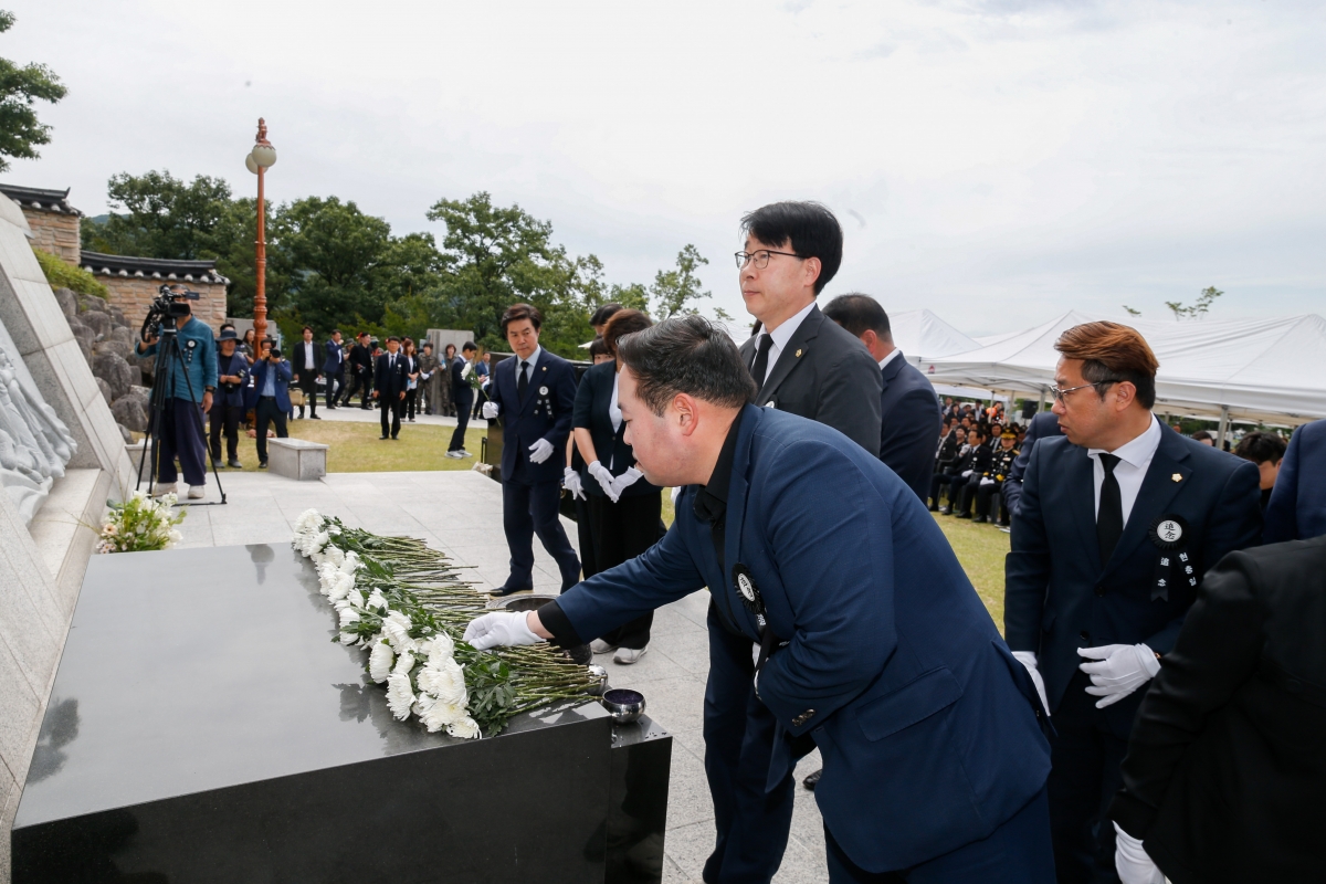 20240606-035[_P7U4672-1-제69회 현충일 충혼탑 추념.jpg