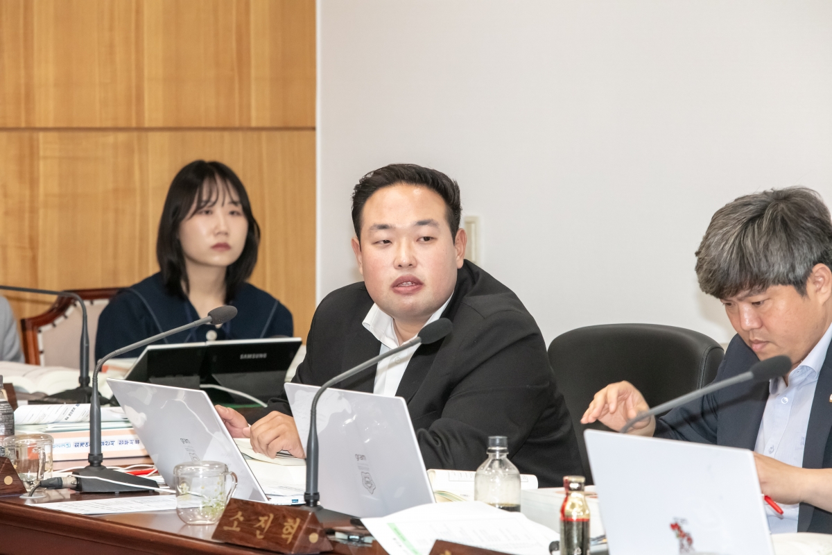 20240610-046[IMG_2323-제277회 제1차 정례회 예산결산특별위원회 2023회계연도 세입·세출 결산승인안 심사활동.jpg