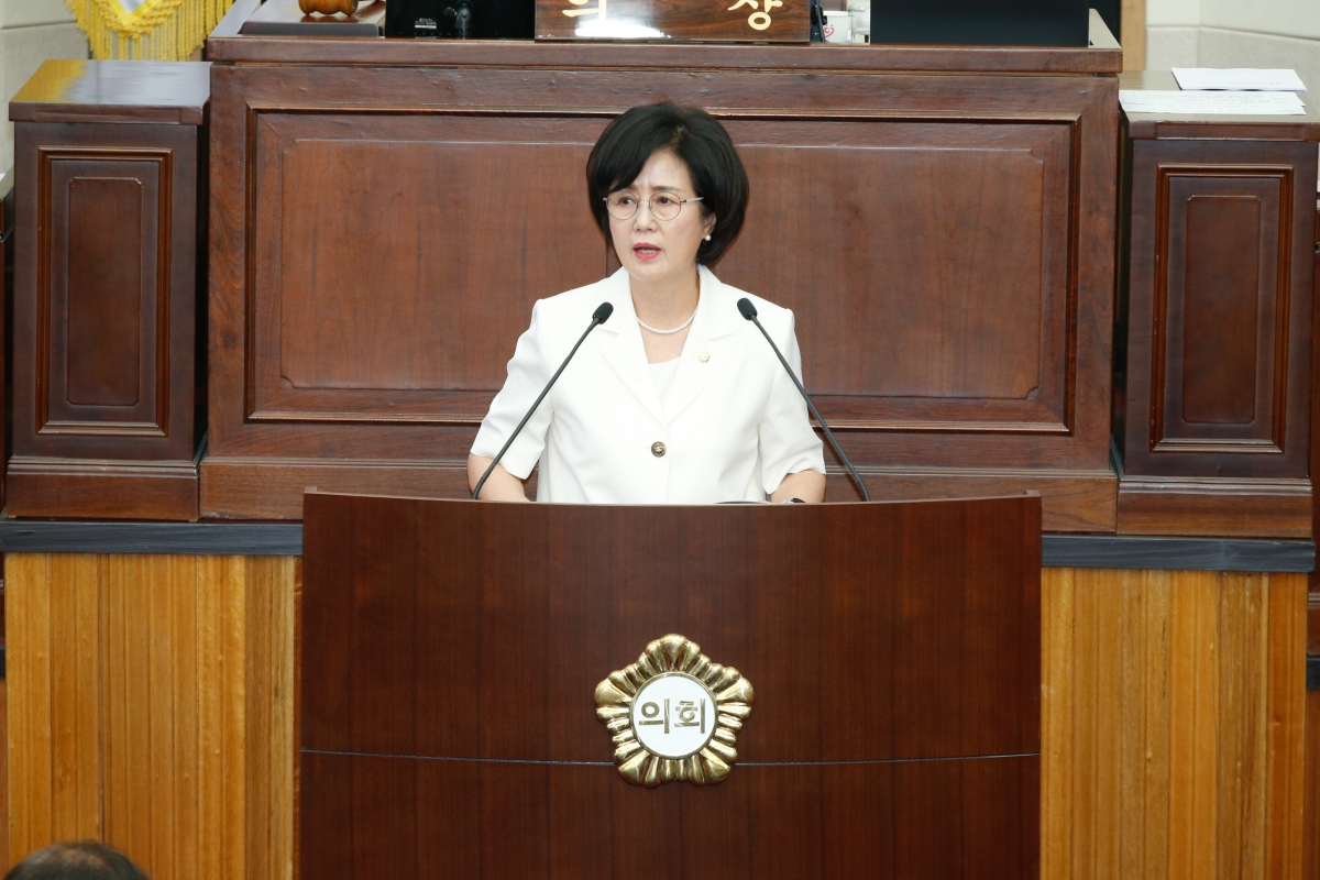 20240624-050[_P7U6532-1-제277회 제1차 정례회 제2차 본회의시 이명희 기획행정위원장 상임위원회 활동결과보고.jpg