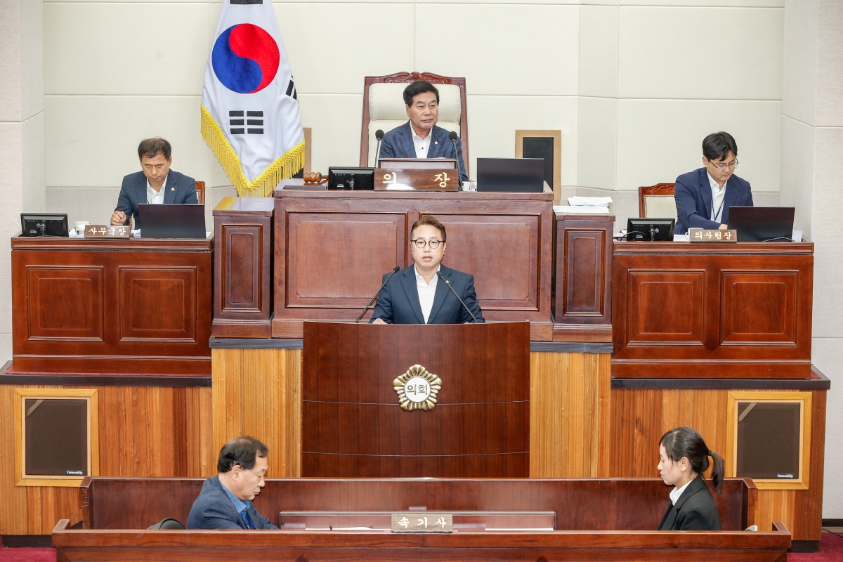 20240624-037[_P7U6493-1-제277회 제1차 정례회 제2차 본회의시 김민성 산업건설위원회 간사 상임위원회 조례안 심사 활동결과보고.jpg