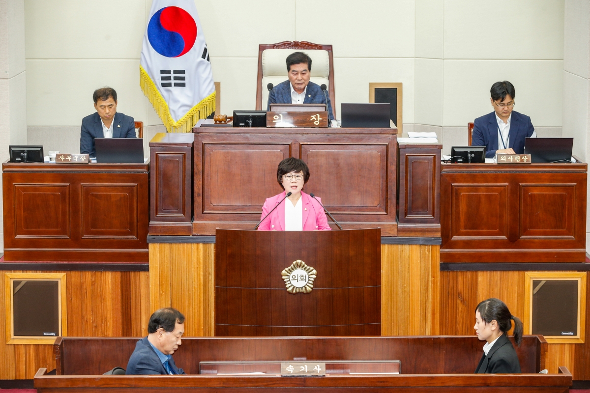 20240624-045[_P7U6515-1-제277회 제1차 정례회 제2차 본회의시 이정희 예산결산특별위원장 특별위원회 활동결과보고.jpg