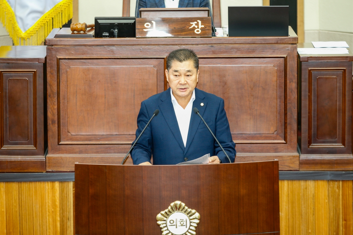 20240624-052[_P7U6535-1-제277회 제1차 정례회 제2차 본회의시 박세채 산업건설위원장 상임위원회 활동결과보고.jpg
