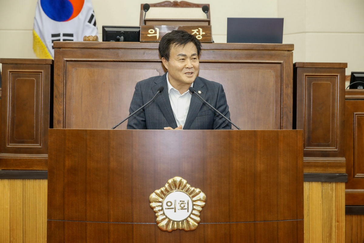 20240624-105[_P7U6681-1-김차병 의회사무국장 퇴임식.jpg