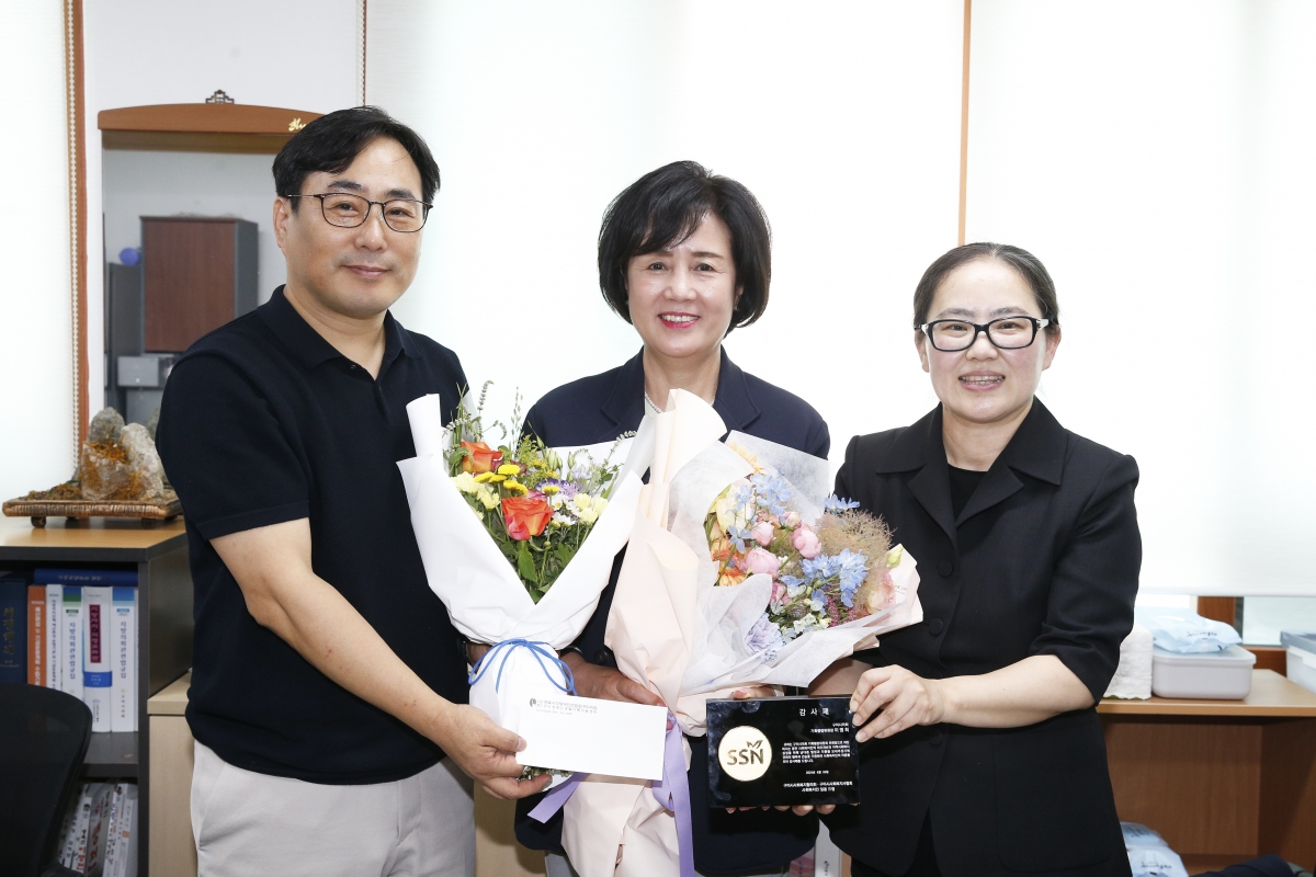 20240626-006[_P7U6982-이명희 의원 구미시사회복지 단체로 부터 감사패 수상.jpg
