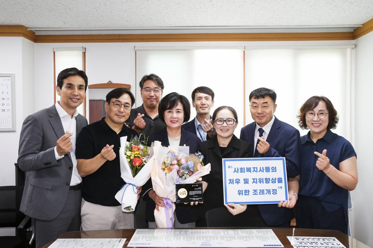 20240626-008[_P7U6989-이명희 의원 구미시사회복지 단체로 부터 감사패 수상.jpg