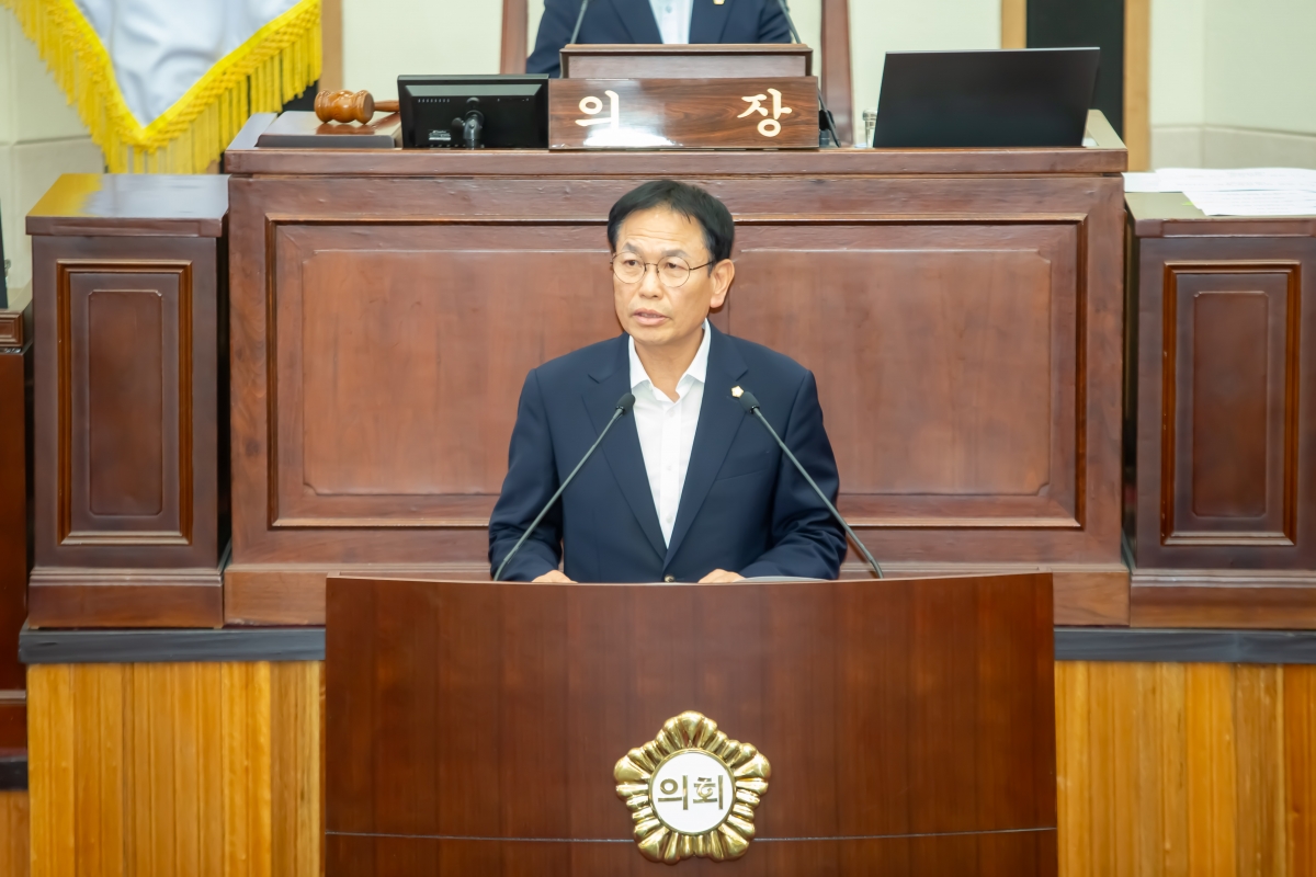 20240701-014[_P7U7121-제278회 임시회 제1차 본회의 제9대 후반기 의장선거시 박교상 의원 정견발표.jpg