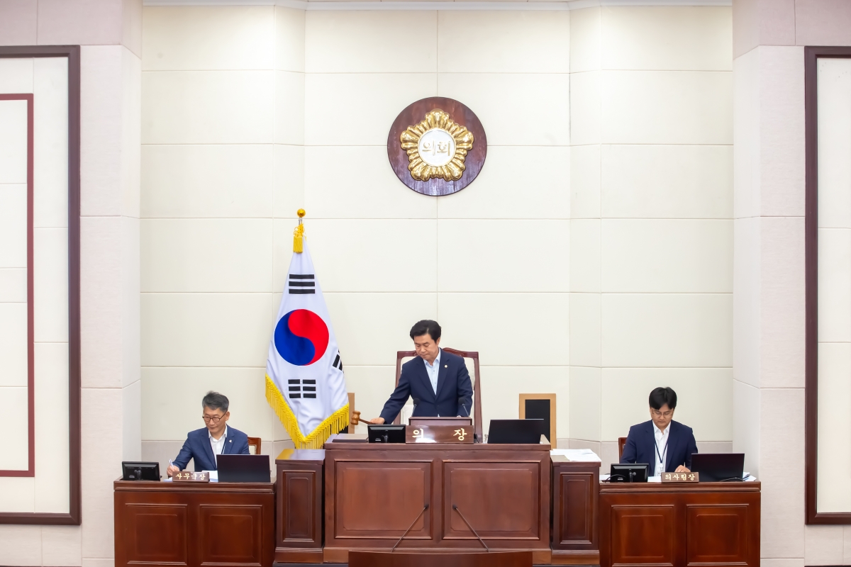 20240701-005[_P7U7097-제278회 임시회 제1차 본회의시 강승수 임시의장 회의주재.jpg