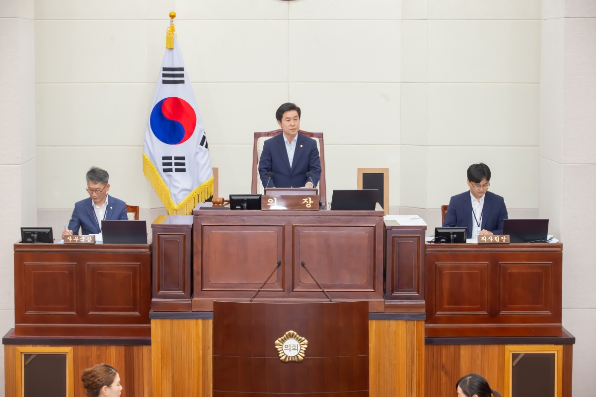 20240701-006[_P7U7100-제278회 임시회 제1차 본회의시 강승수 임시의장 회의주재.jpg