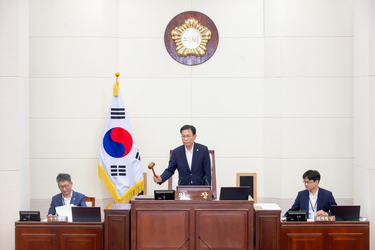 20240701-063[_P7U7201-제278회 임시회 제1차 본회의시 박교상 의장 회의주재.jpg