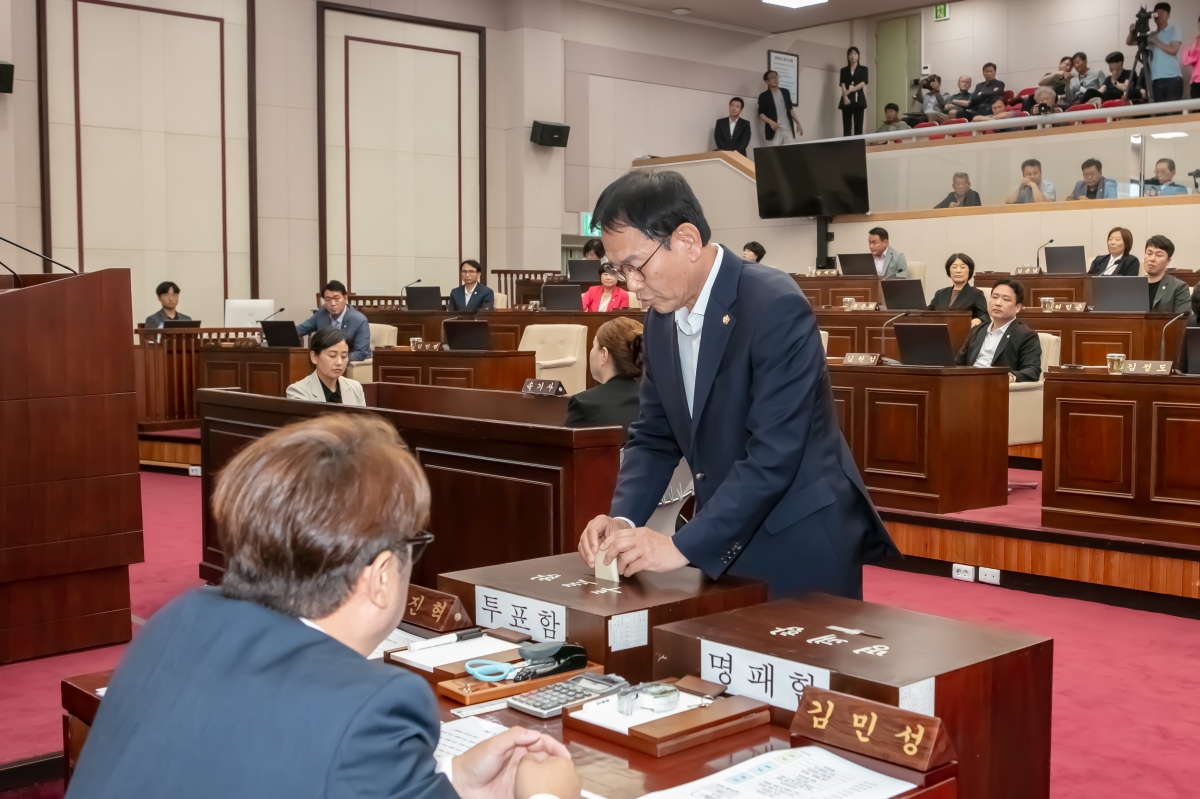 20240701-048[IMG_2651-제278회 임시회 제1차 본회의시 제9대 후반기 의장선거.jpg