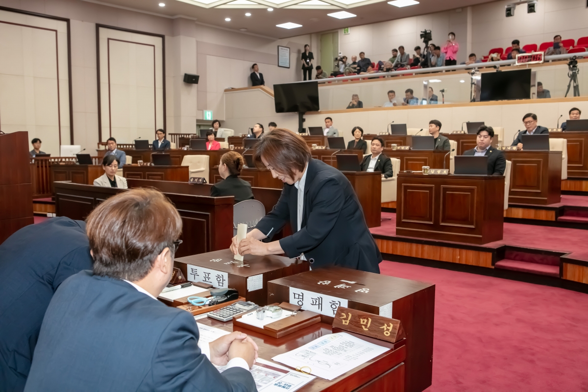 20240701-043[IMG_2630-제278회 임시회 제1차 본회의시 제9대 후반기 의장선거.jpg
