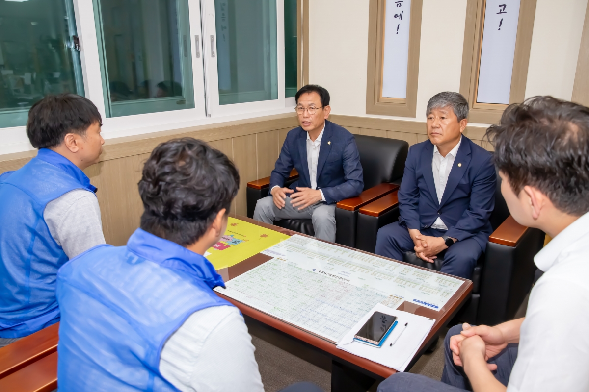 20240702-006[_P7U7259-신임 의장, 부의장 구미시청 공무원노동조합장실 방운.jpg