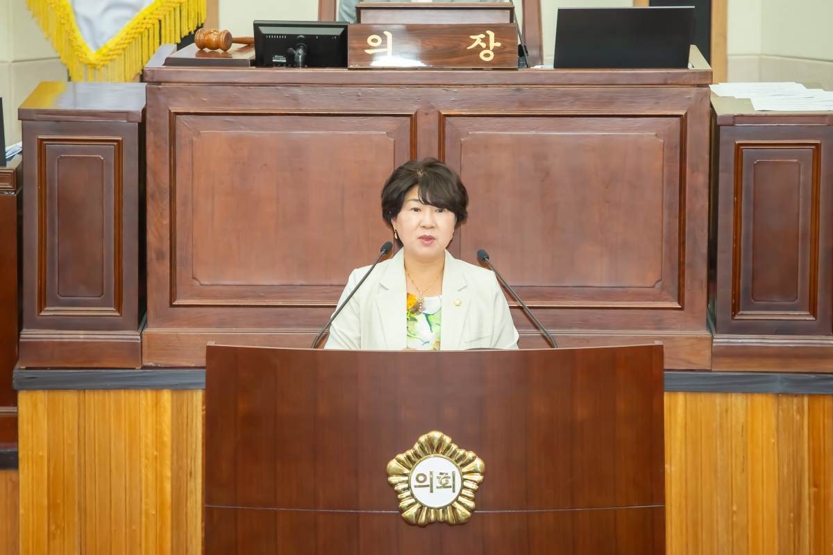 20240704-048[_P7U7702-제278회 임시회 제2차 본회의시 기획행정위원장에 당선된 장미경 의원 인사.jpg