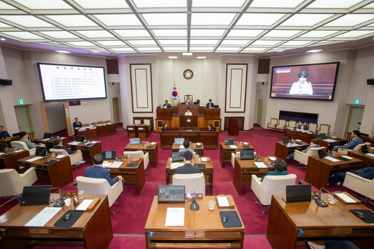 20240704-051[_P7U7710-제278회 임시회 제2차 본회의시 기획행정위원장에 당선된 장미경 의원 인사.jpg
