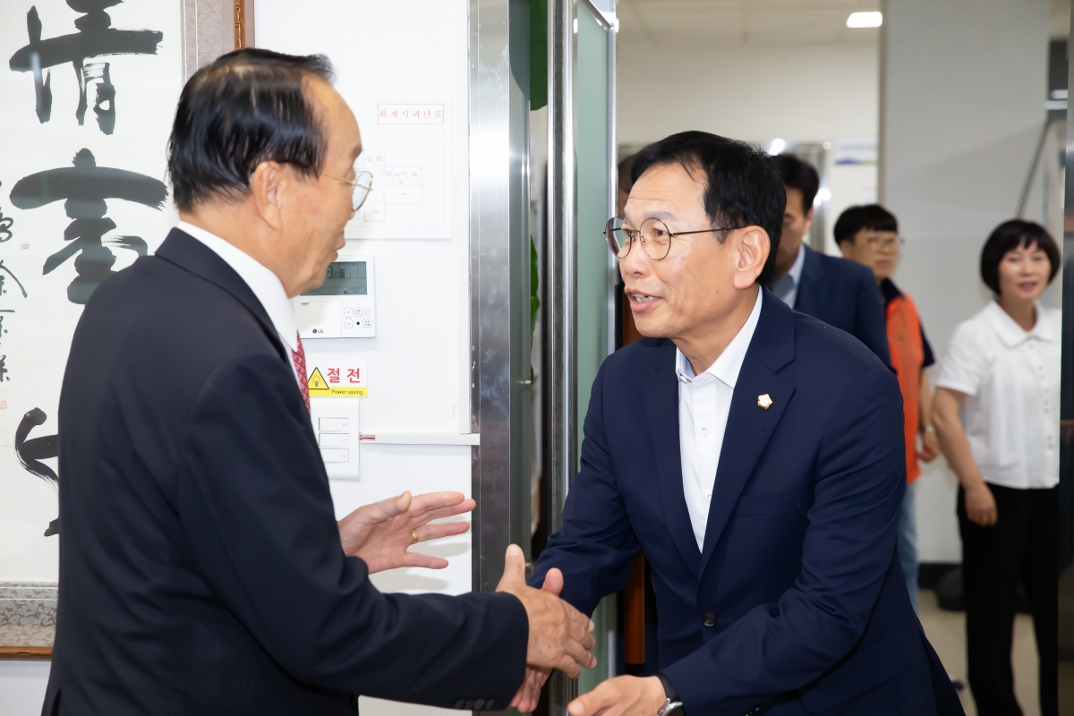 20240708-071[_P7U8066-제9대 후반기 의장단 및 상임위원장 대한노인회 구미시지회 방문.jpg